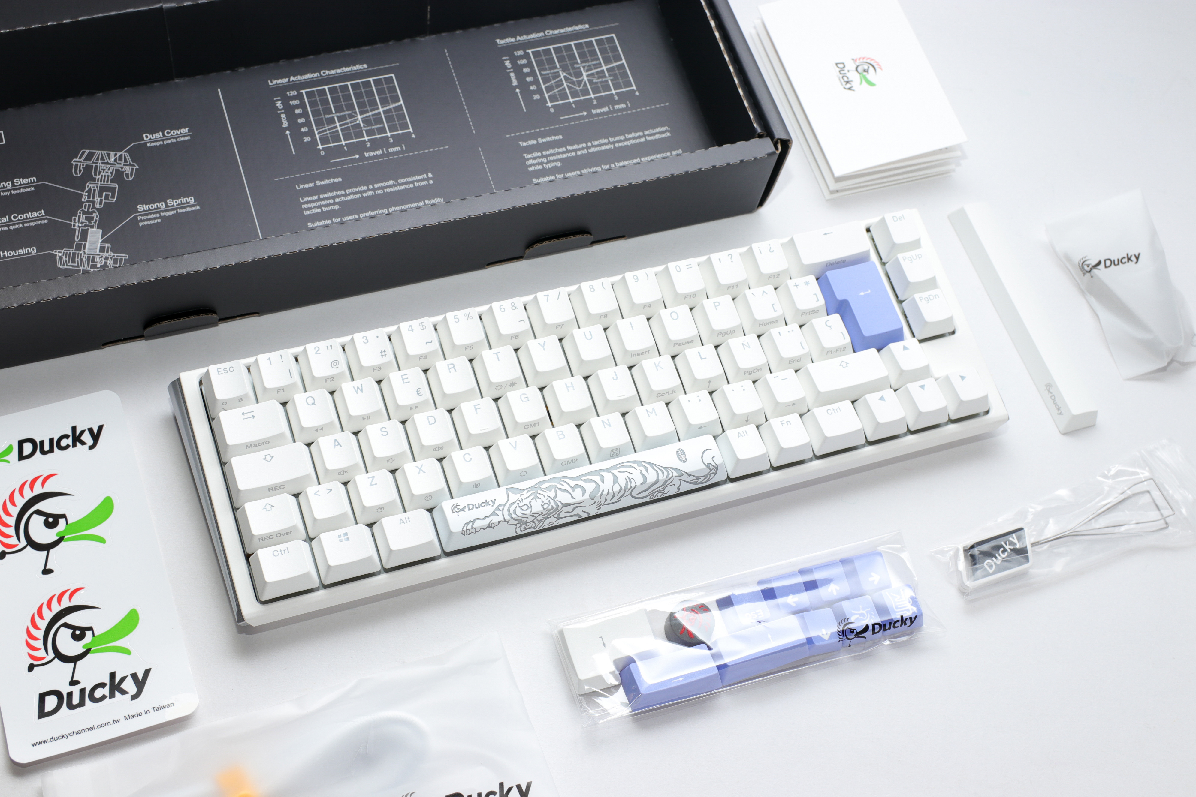 Ducky - Teclado Mecânico Ducky ONE 3 Classic SF 65% RGB Pure White MX-Silver (ES)