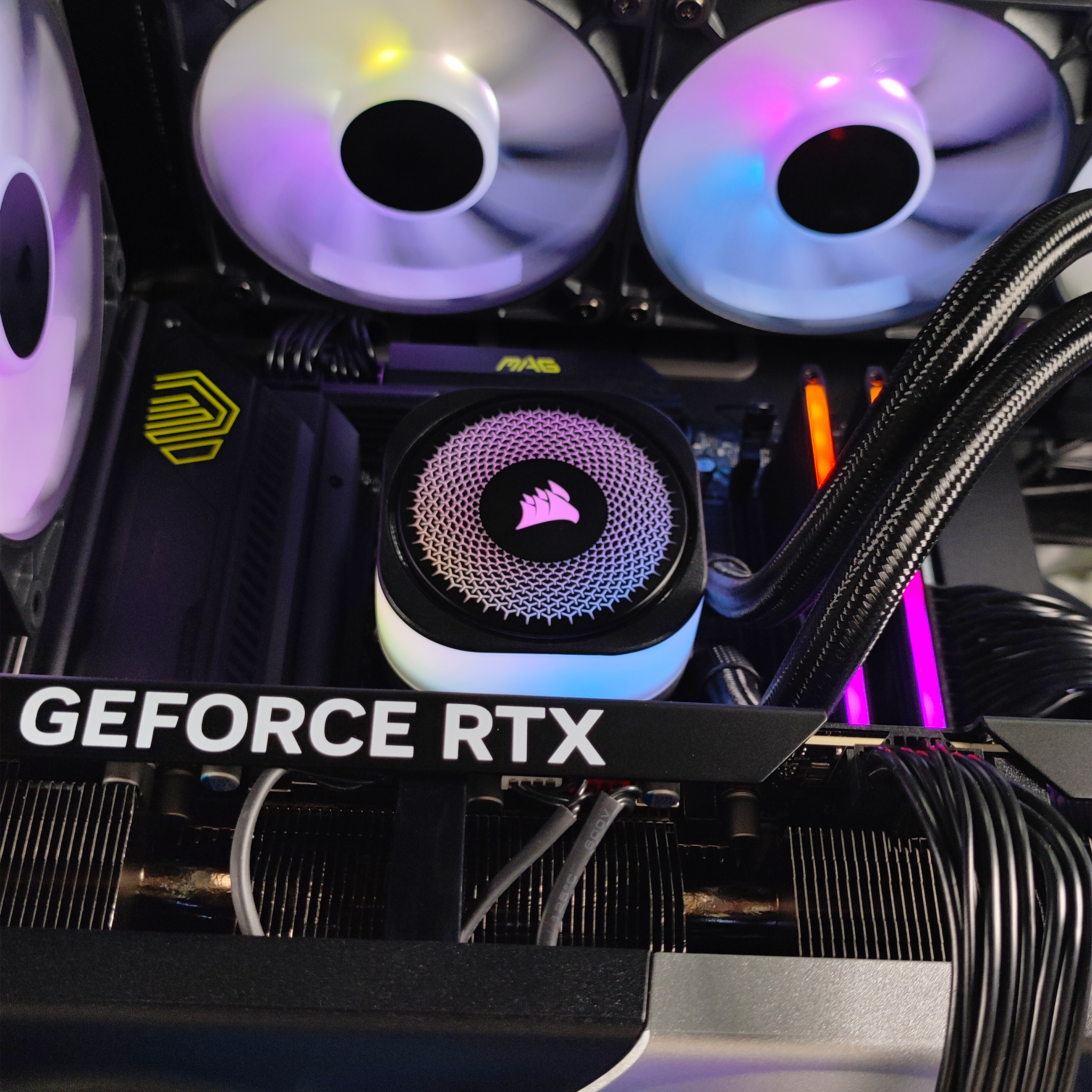 King Mod Systems - Ordenador King Mod Gamer-PC x iCUE Impakt Edition Ryzen 7 9800X3D 64GB DDR5 2TB RTX 5090 WiFi W11