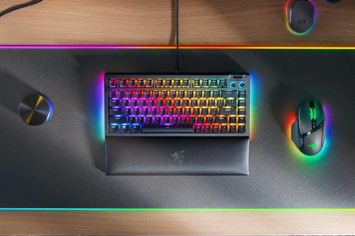 Picture of Picture of Teclado Razer BlackWidow V4 75% (ISO) RGB Tactile Switch (US)