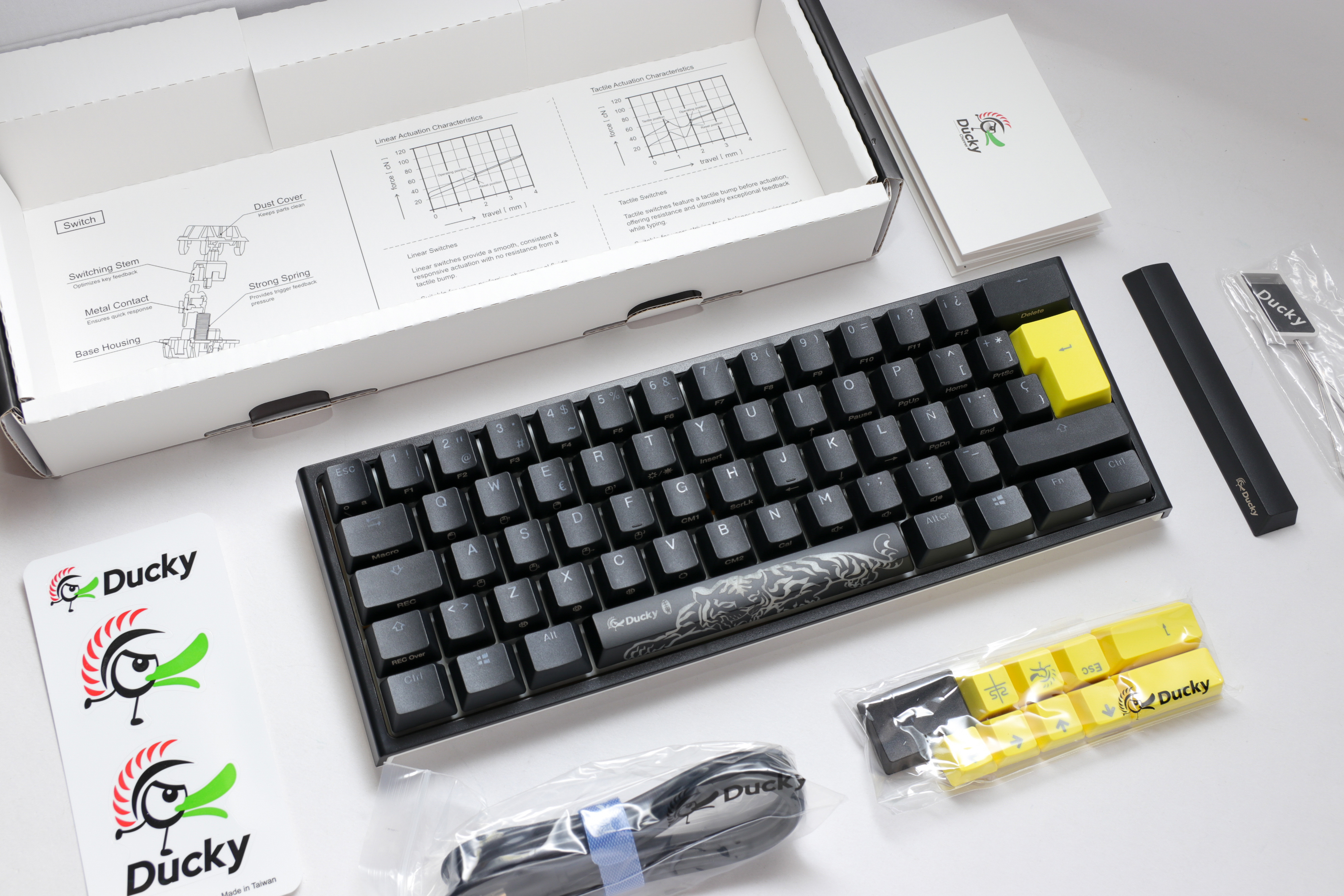 Ducky - Teclado Mecânico Ducky ONE 2 PRO Classic Mini 60% RGB Gateron Yellow (ES)