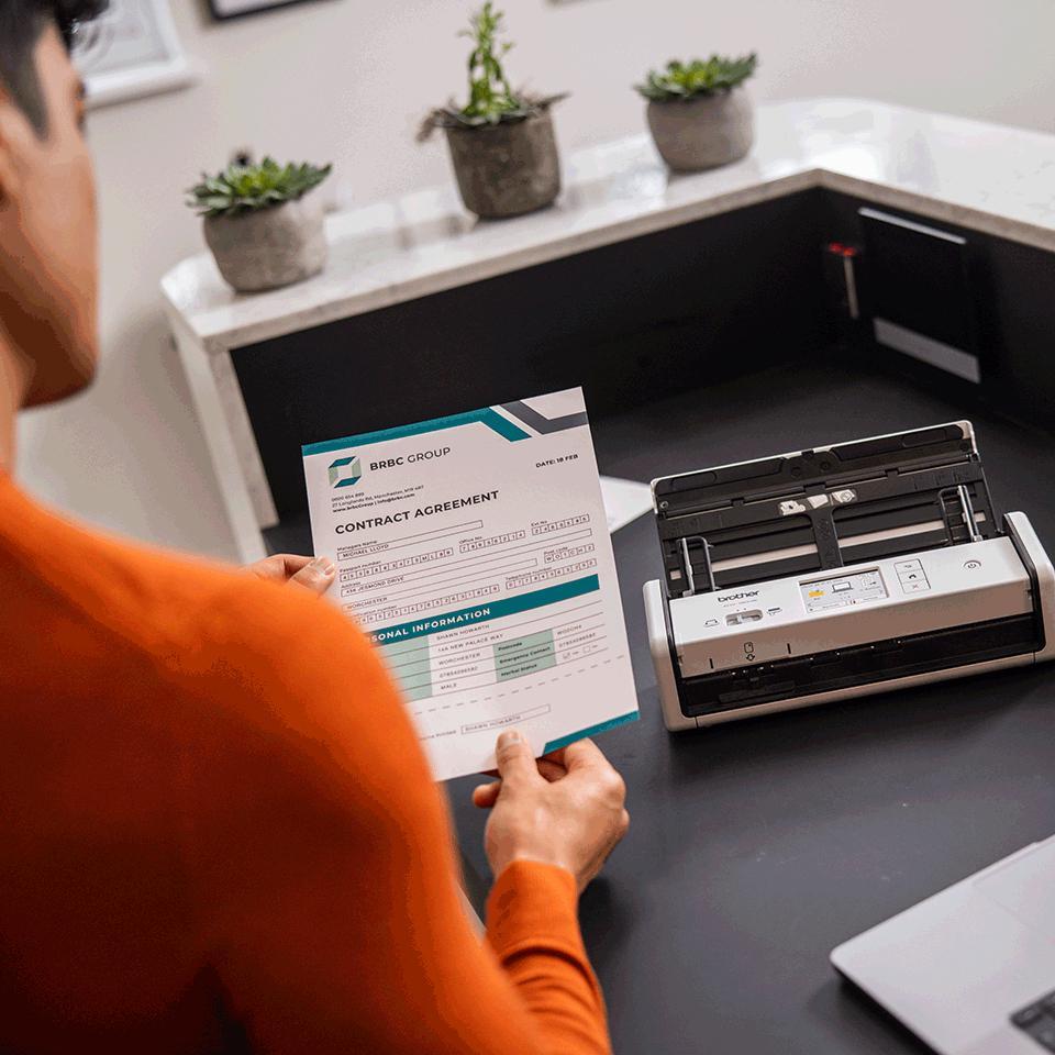  - Scanner Portátil Brother ADS-1800W 30PPM WiFi
