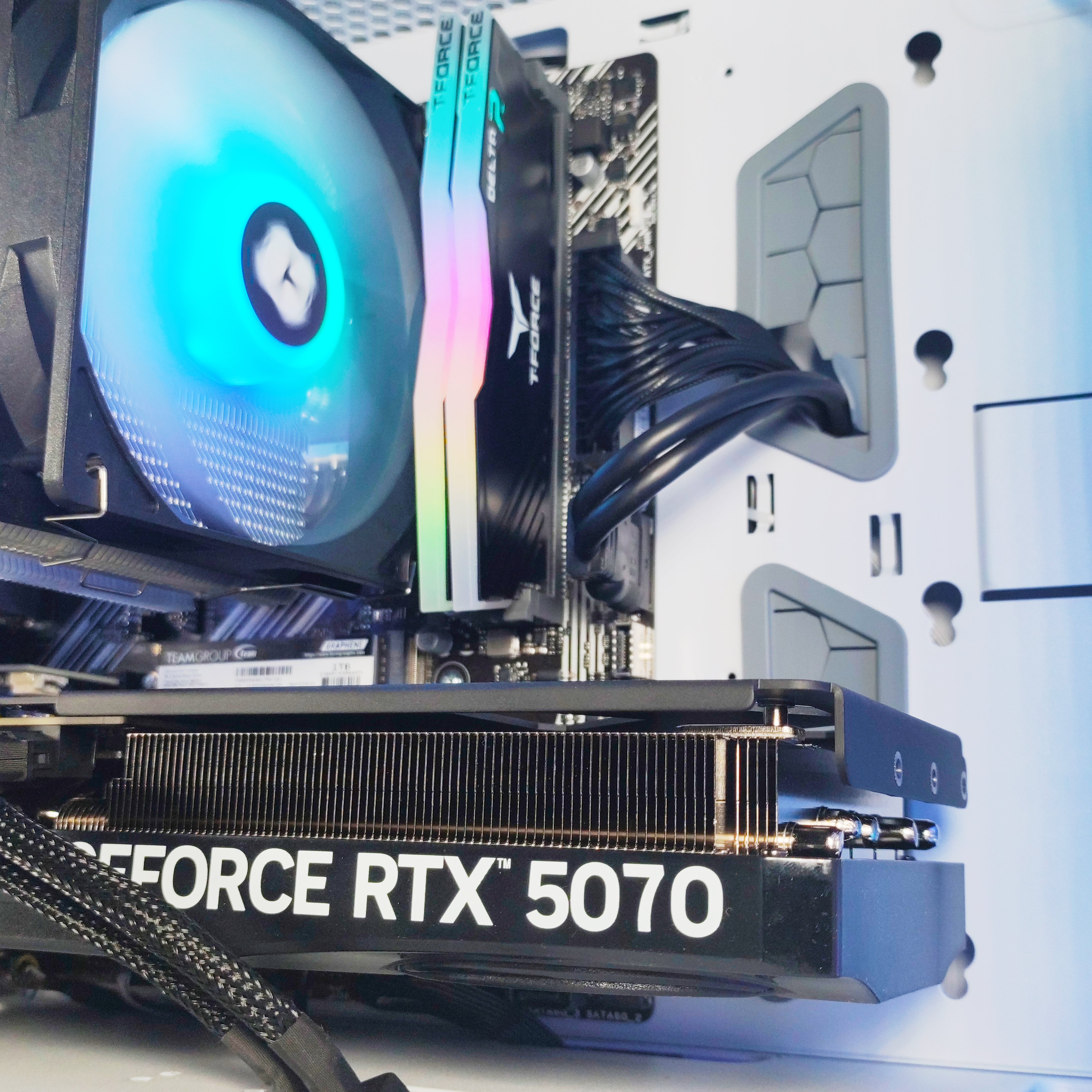 AURA PC - Ordenador AURA Gamer-PC Ryzen 7 5700X3D 32GB DDR4 1TB RTX 5070 WiFi W11