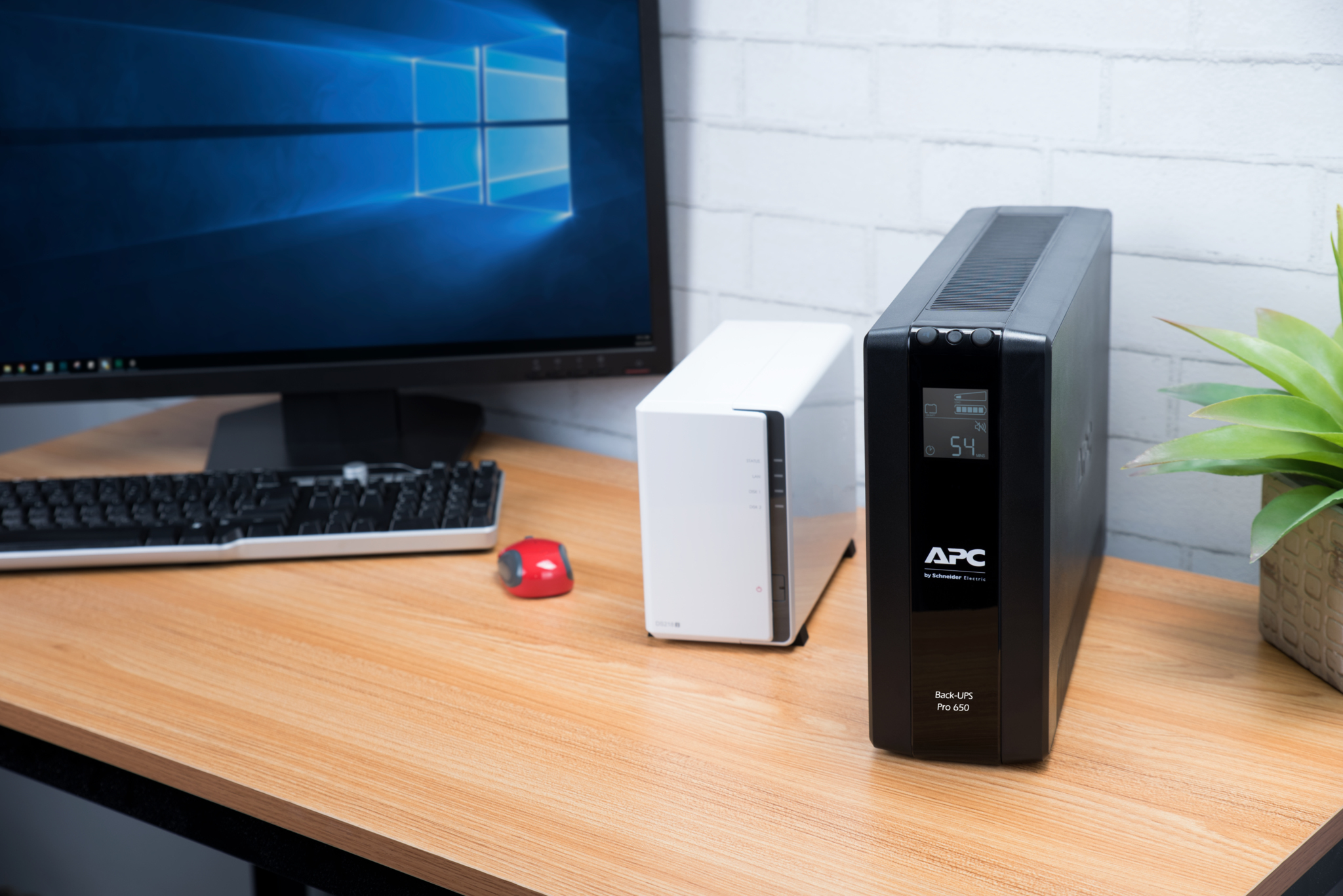 APC - UPS APC Back-UPS Pro BR 650VA 6 Tomas AVR Interfaz LCD