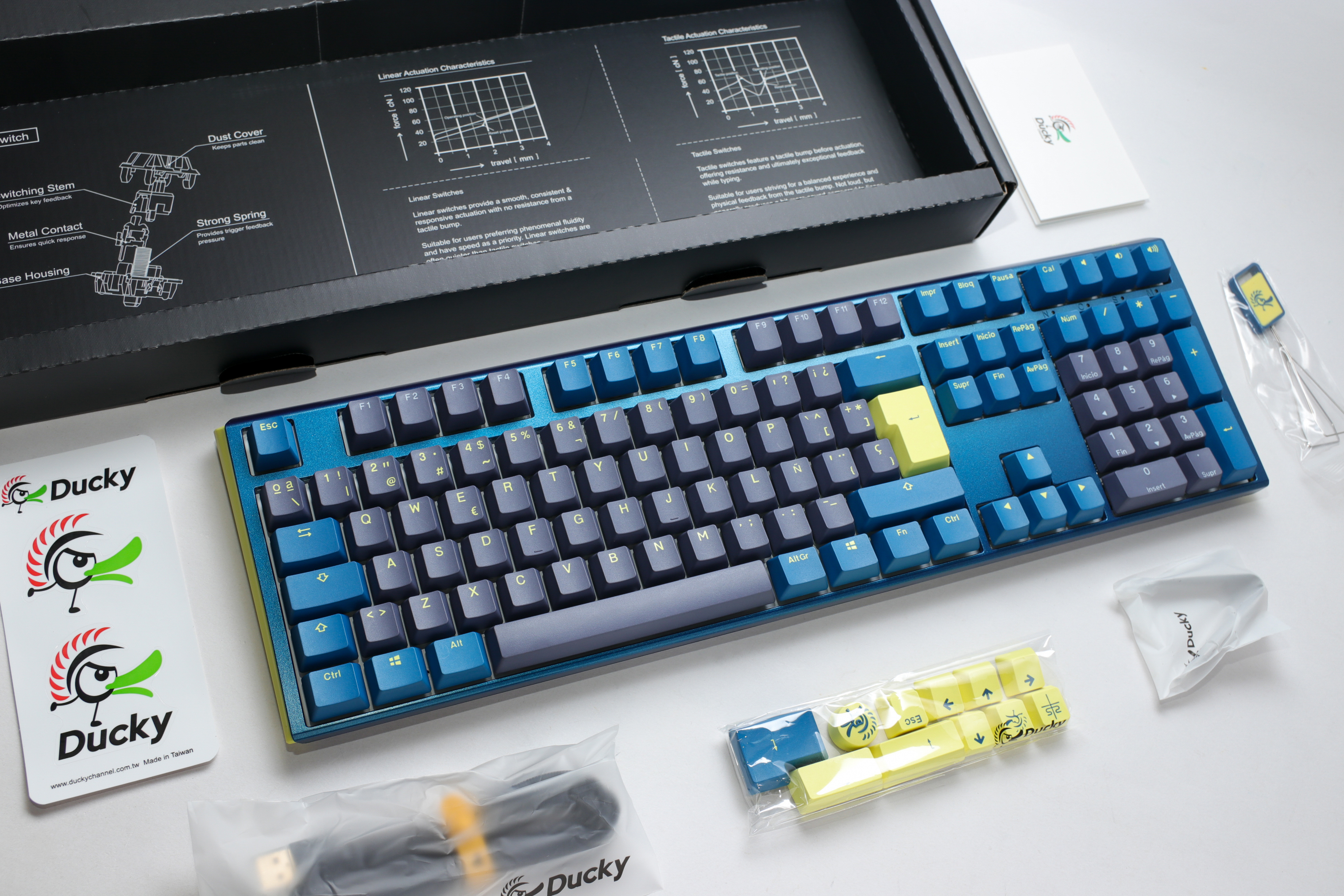 Ducky - Teclado Ducky One 3 Daybreak Full-Size, Hot-swappable, MX-Silver, RGB, PBT - Mecánico (ES)