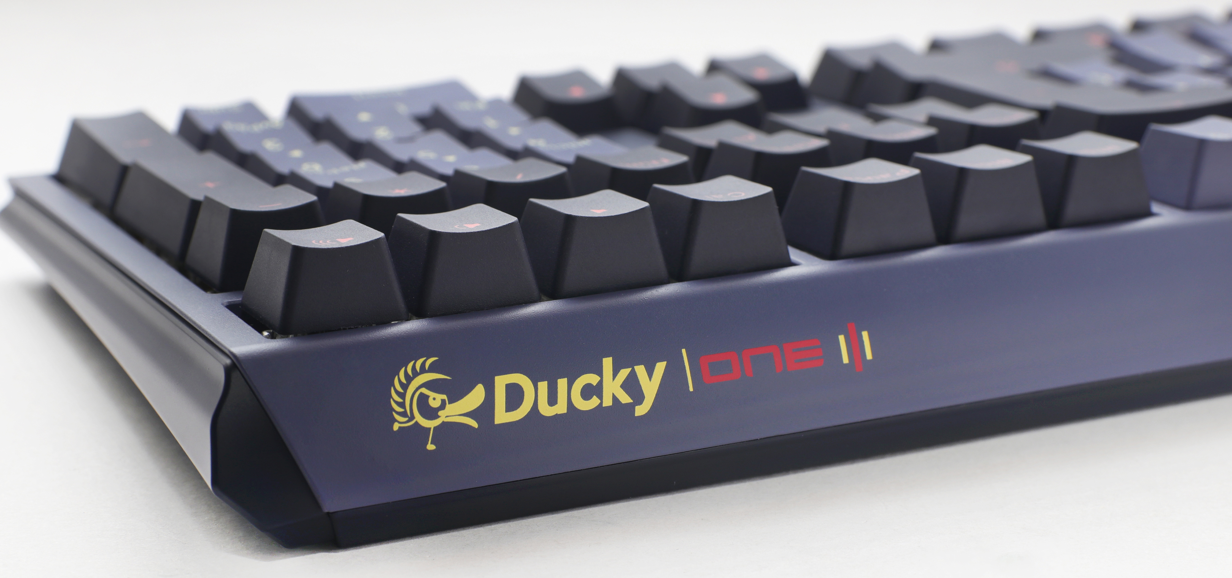 Ducky - Teclado Mecânico Ducky ONE 3 Cosmic 100% MX-Red (ES)