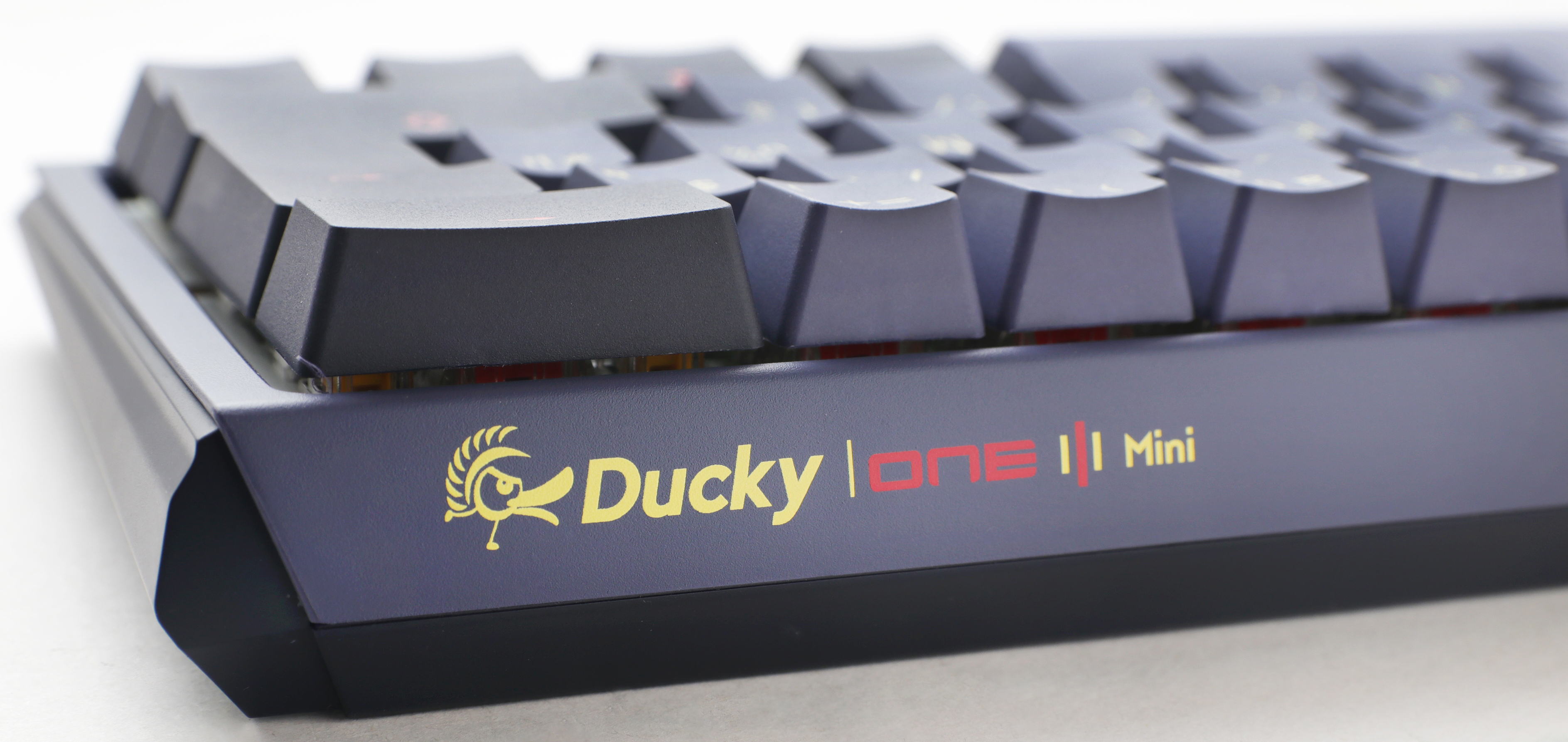 Ducky - Teclado Mecânico Ducky ONE 3 Cosmic Mini 60% MX-Silent Red (ES)