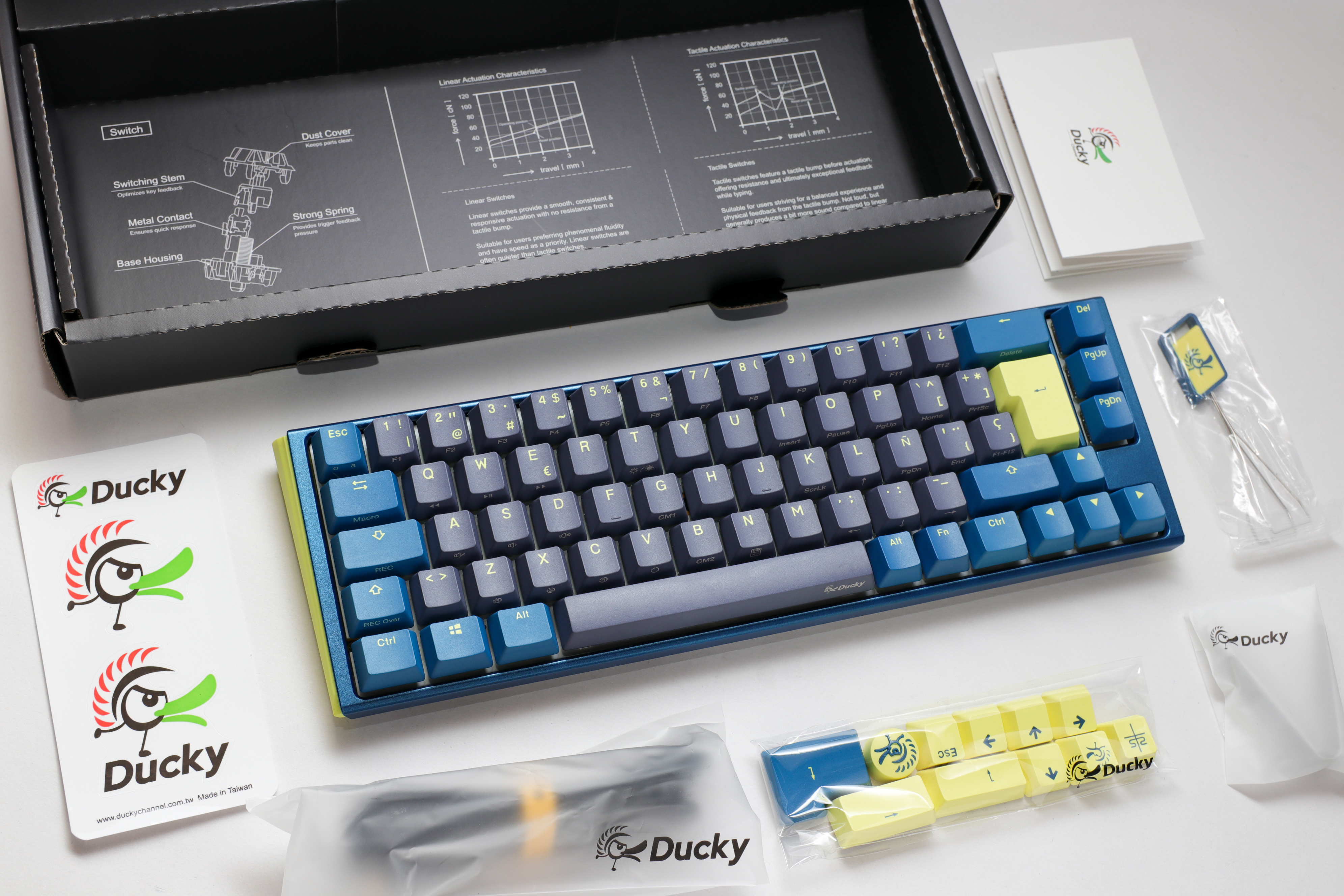 Ducky - Teclado Ducky One 3 Daybreak SF 65%, Hot-swappable, MX-Blue, RGB, PBT - Mecánico (ES)