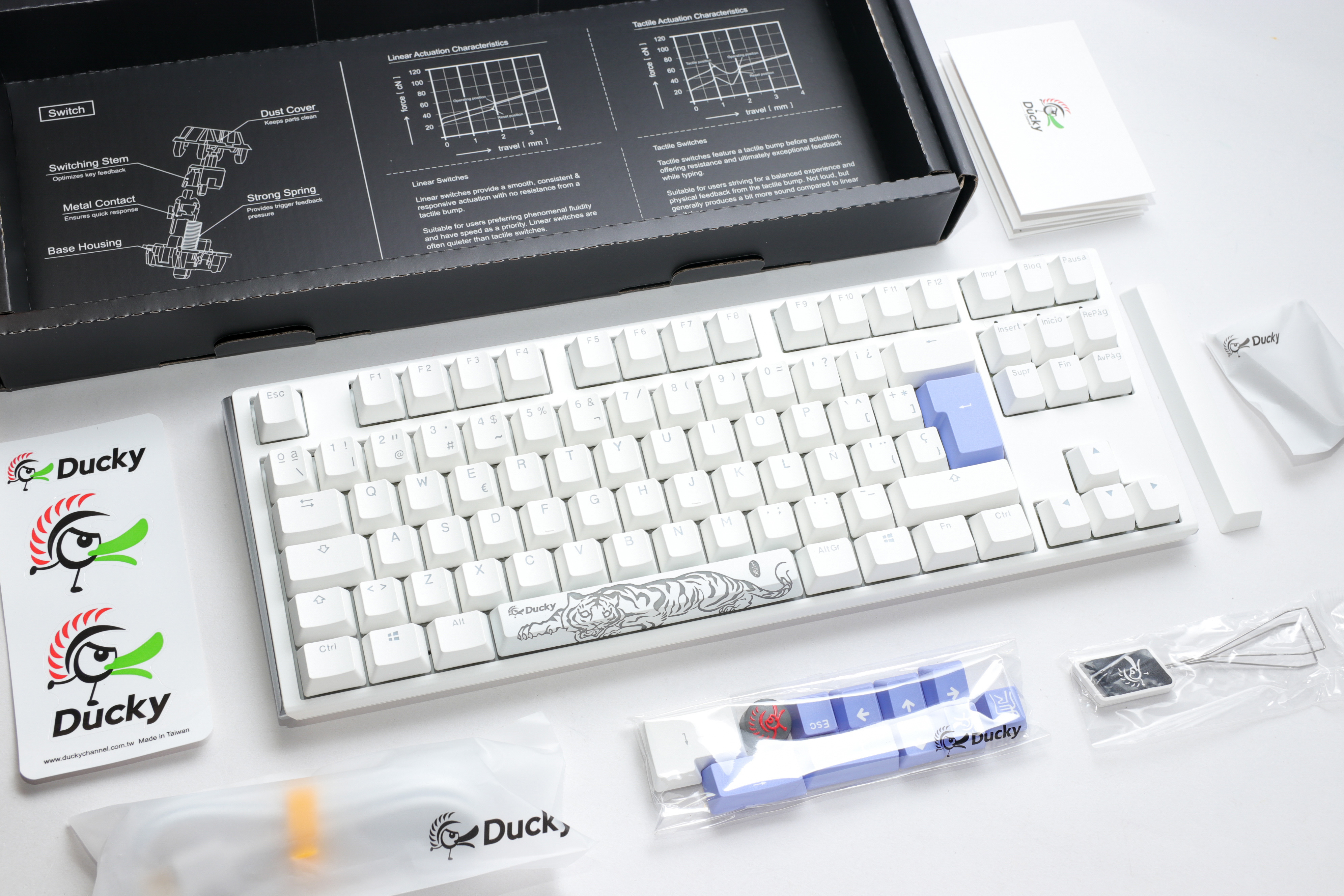 Ducky - Teclado Mecânico Ducky ONE 3 Classic TKL RGB Pure White MX-Silent Red (ES)