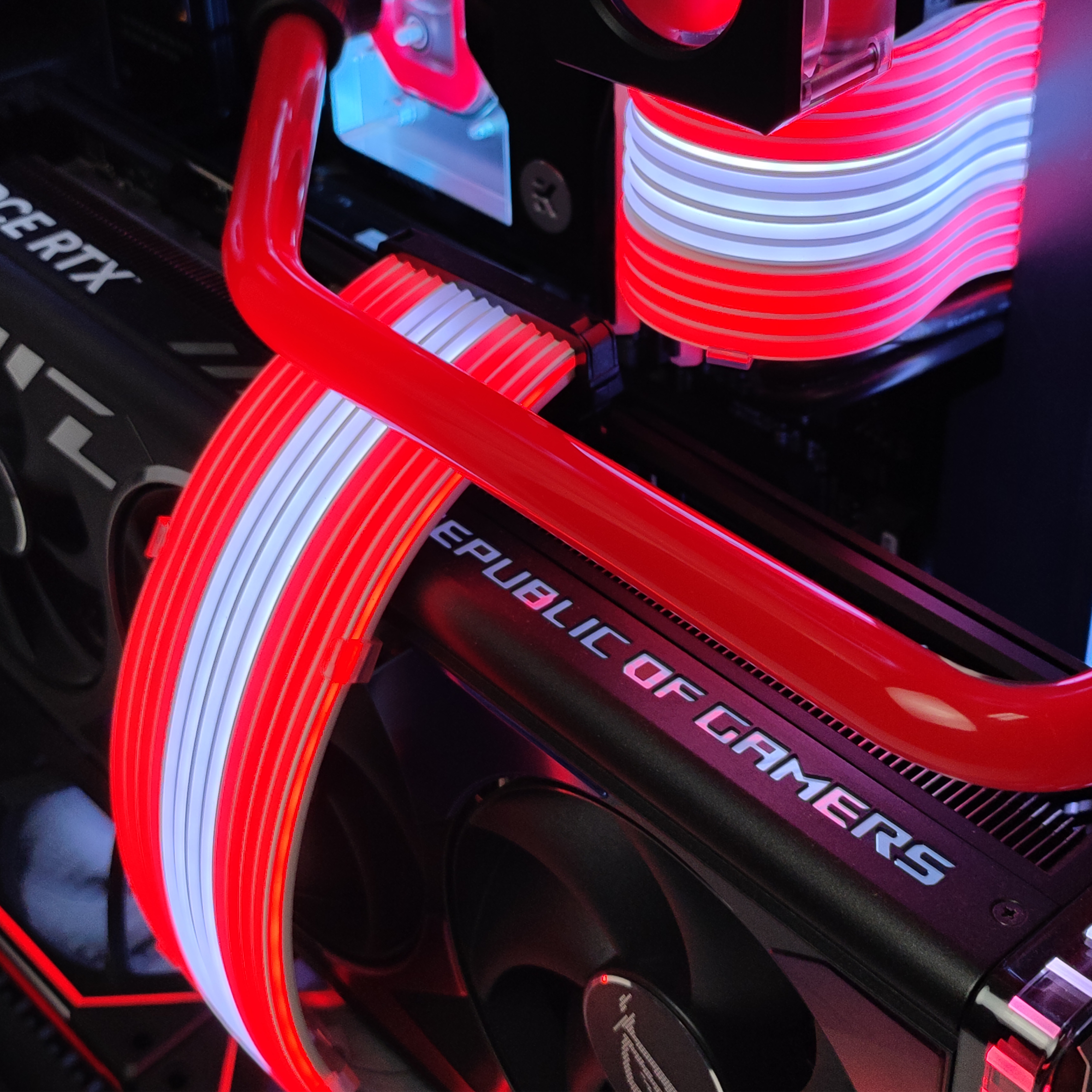 King Mod Systems - Ordenador King Mod Liquid-PC Ryzen 7 7800X3D 32GB DDR5 2TB RTX 4090 24GB WiFi W11