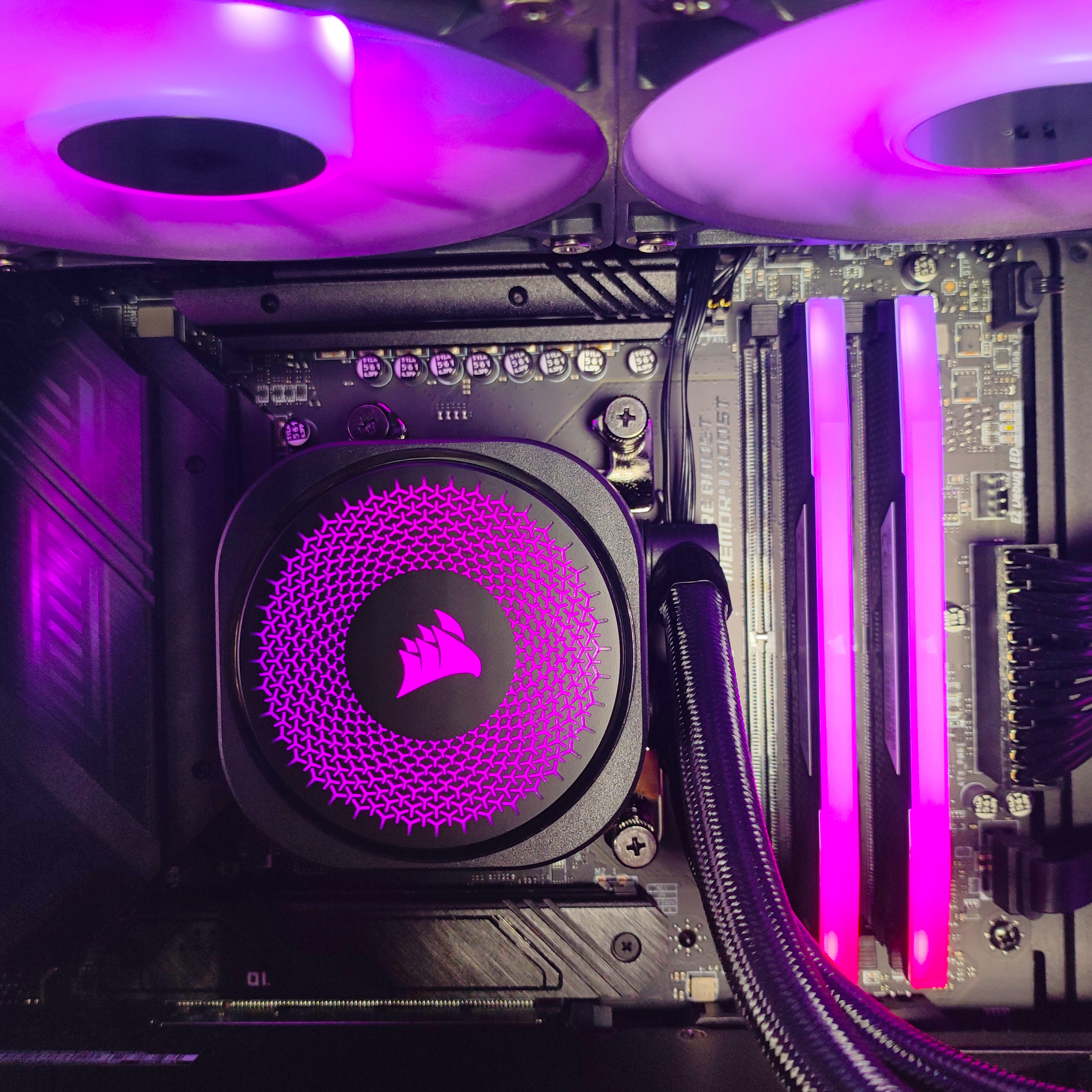 King Mod Systems - Ordenador King Mod Gamer-PC x iCUE Ryzen 7 9700X 32GB DDR5 1TB RTX 5070 WiFi W11