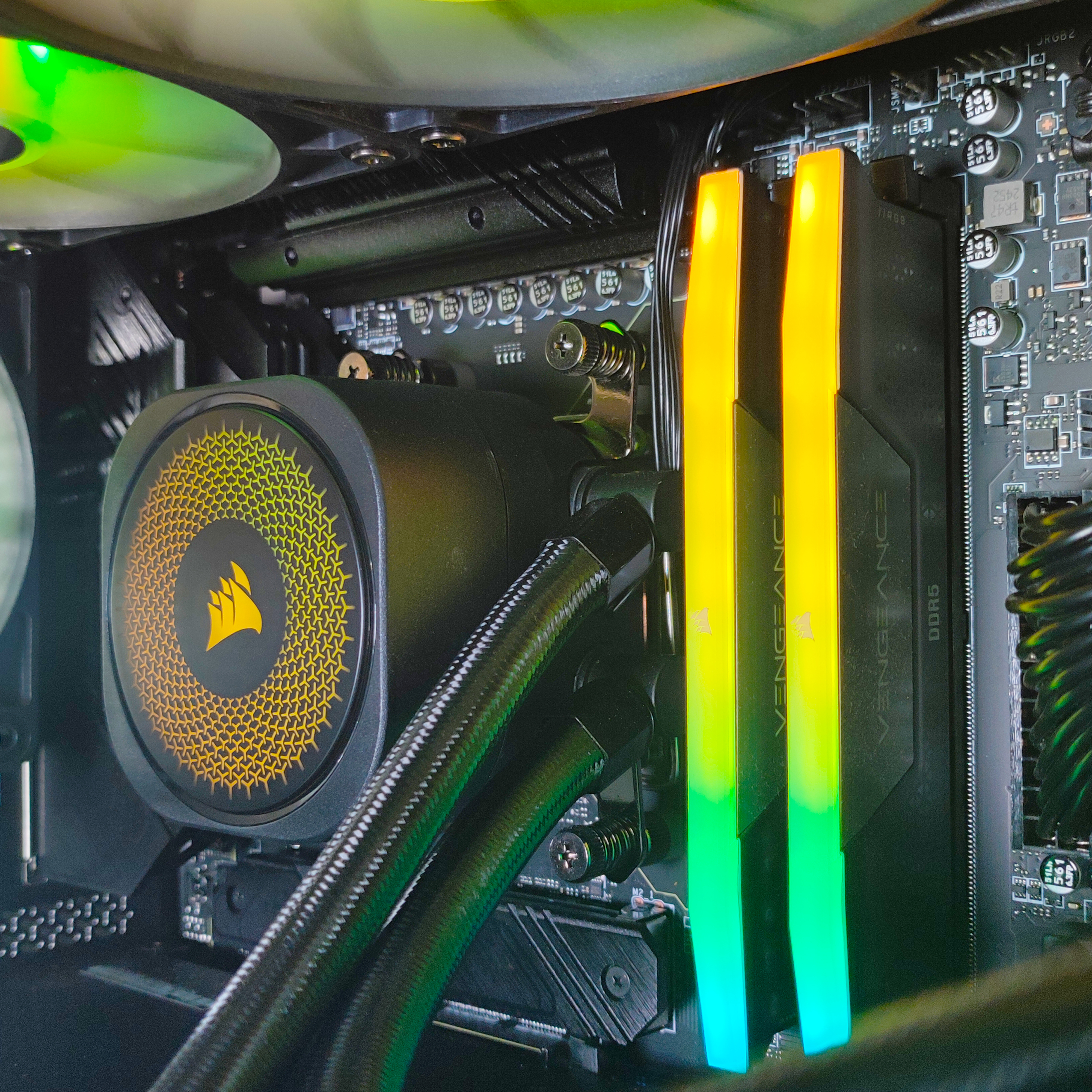 King Mod Systems - Ordenador King Mod Gamer-PC x iCUE Ryzen 7 9700X 32GB DDR5 1TB RTX 5070 WiFi W11