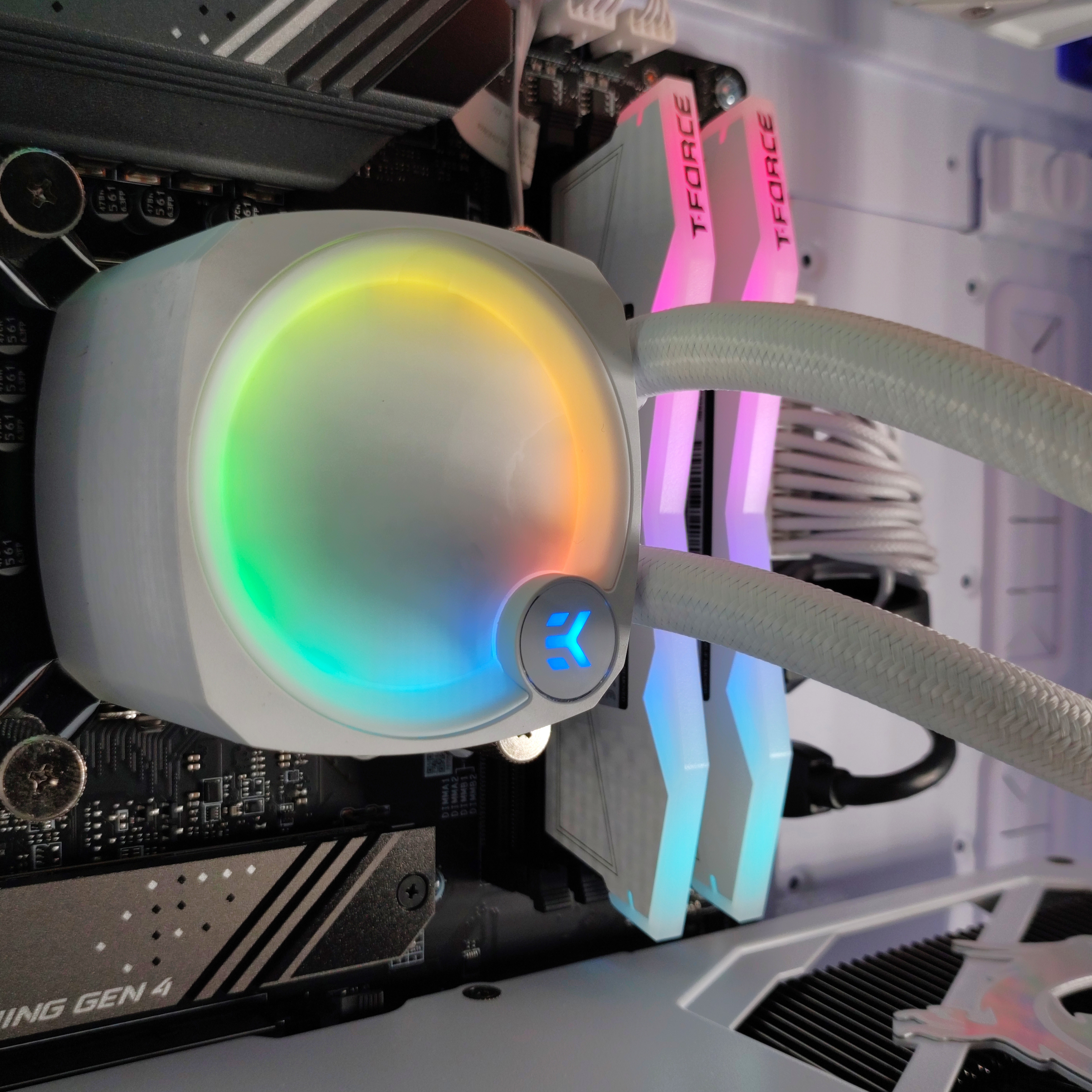 King Mod Systems - Ordenador King Mod Gamer-PC Intel i7 14700F 32GB DDR5 1TB RTX 5070 WiFi W11