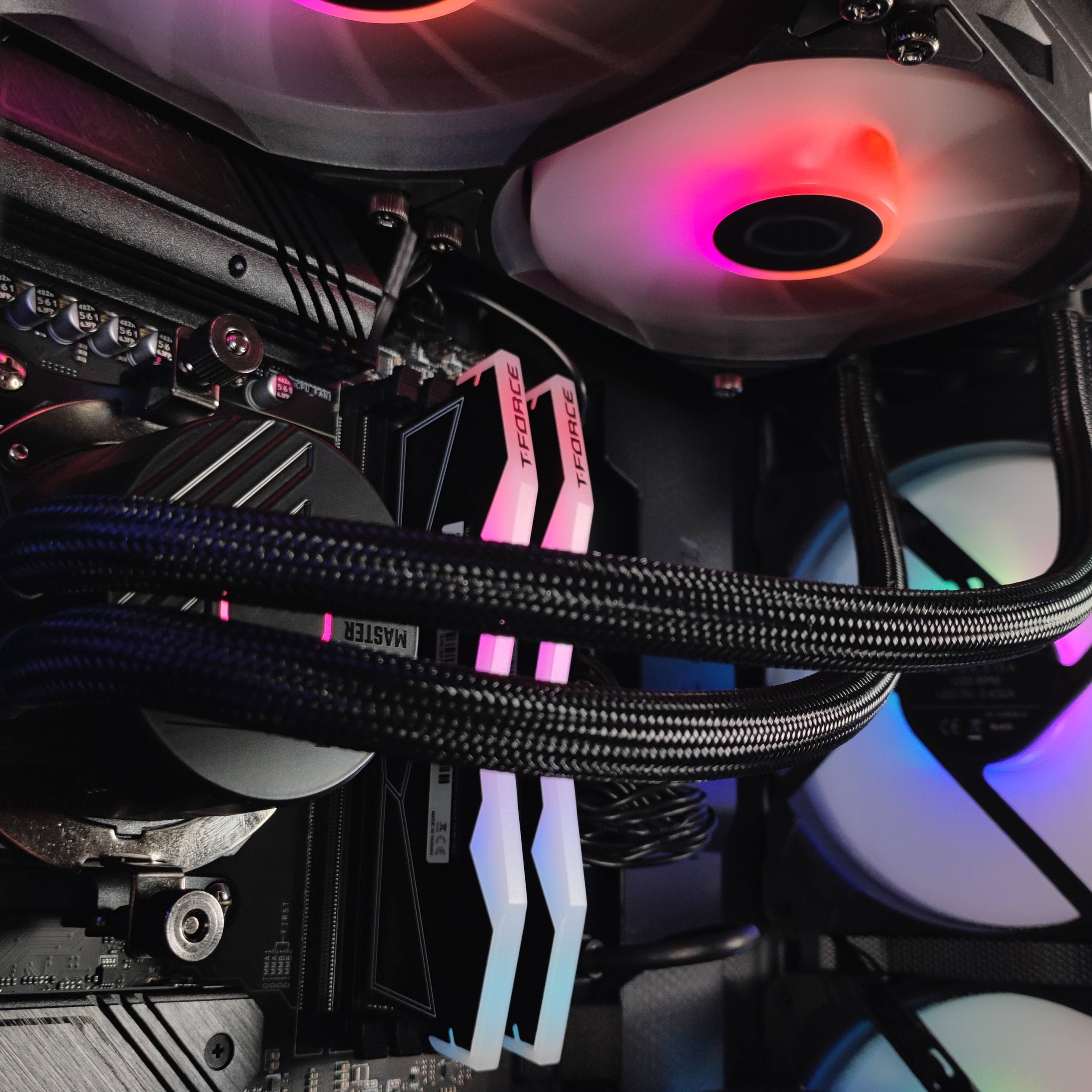 King Mod Systems - Ordenador King Mod Gamer-PC Ryzen 7 7800X3D 32GB DDR5 1TB RX 9070 XT WiFi W11