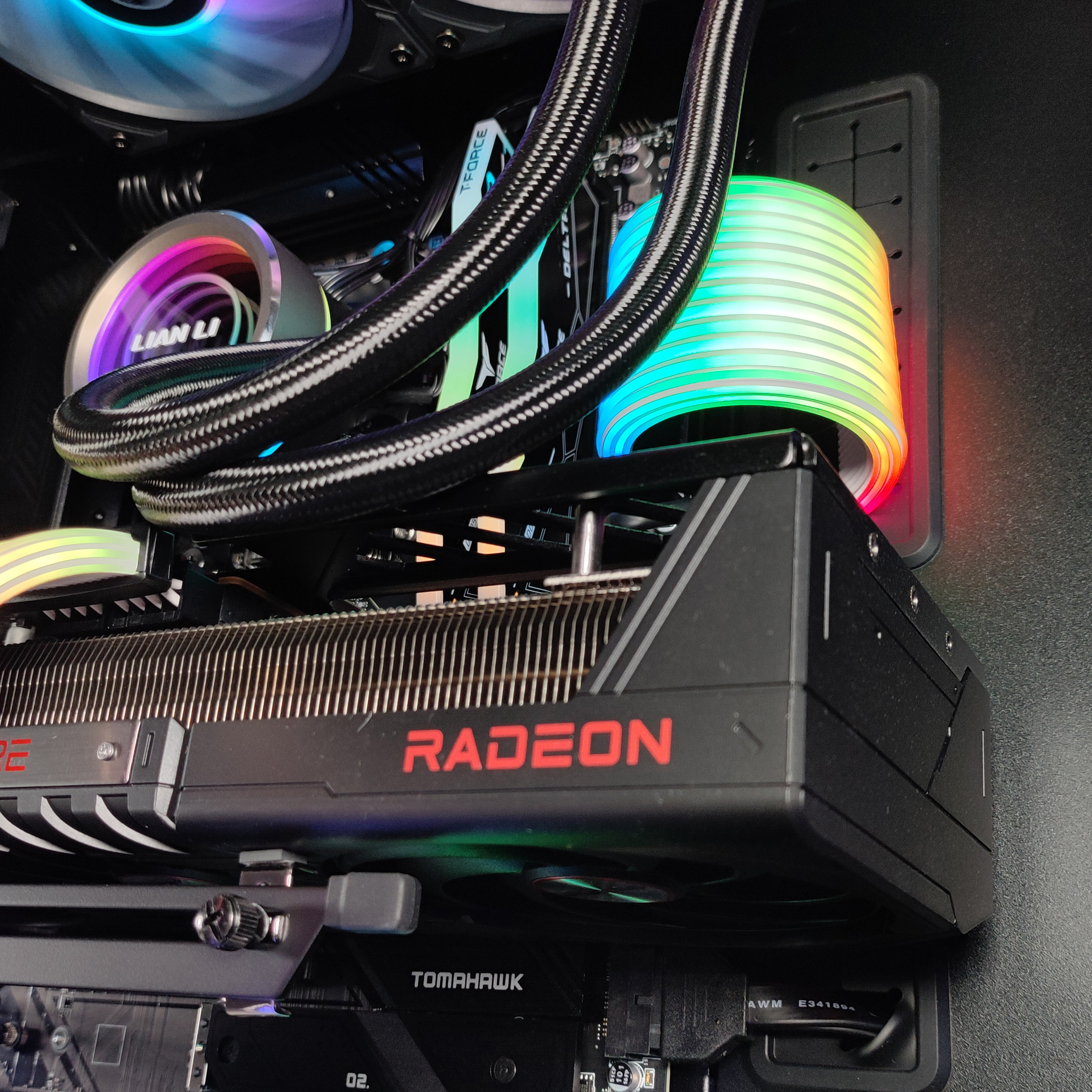King Mod Systems - Ordenador King Mod Gamer-PC Ryzen 7 9800X3D 32GB DDR5 2TB RX 9070 XT WiFi W11