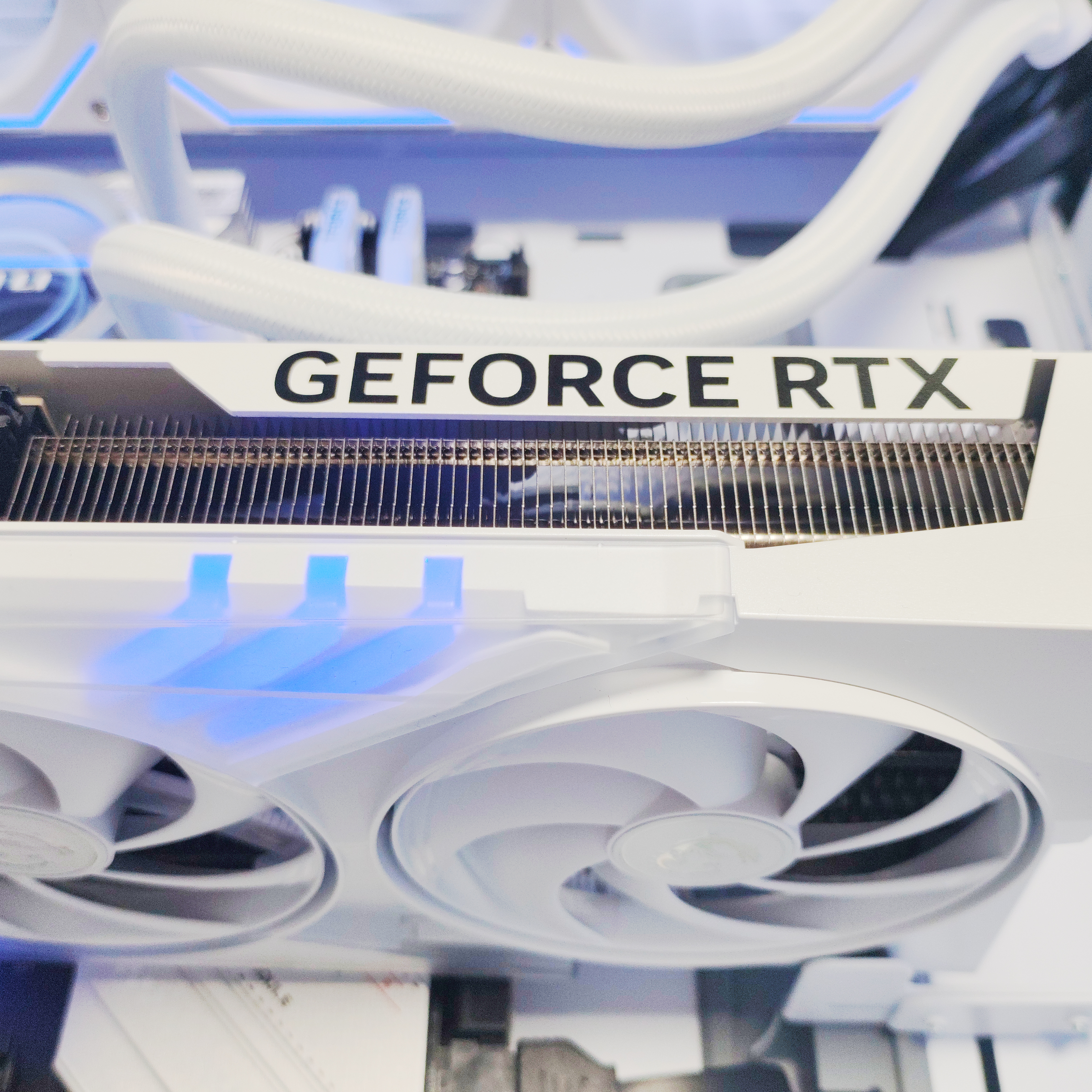 King Mod Systems - Ordenador King Mod Gamer-PC Ryzen 7 9800X3D 32GB DDR5 2TB RTX 5070 Ti WiFi W11