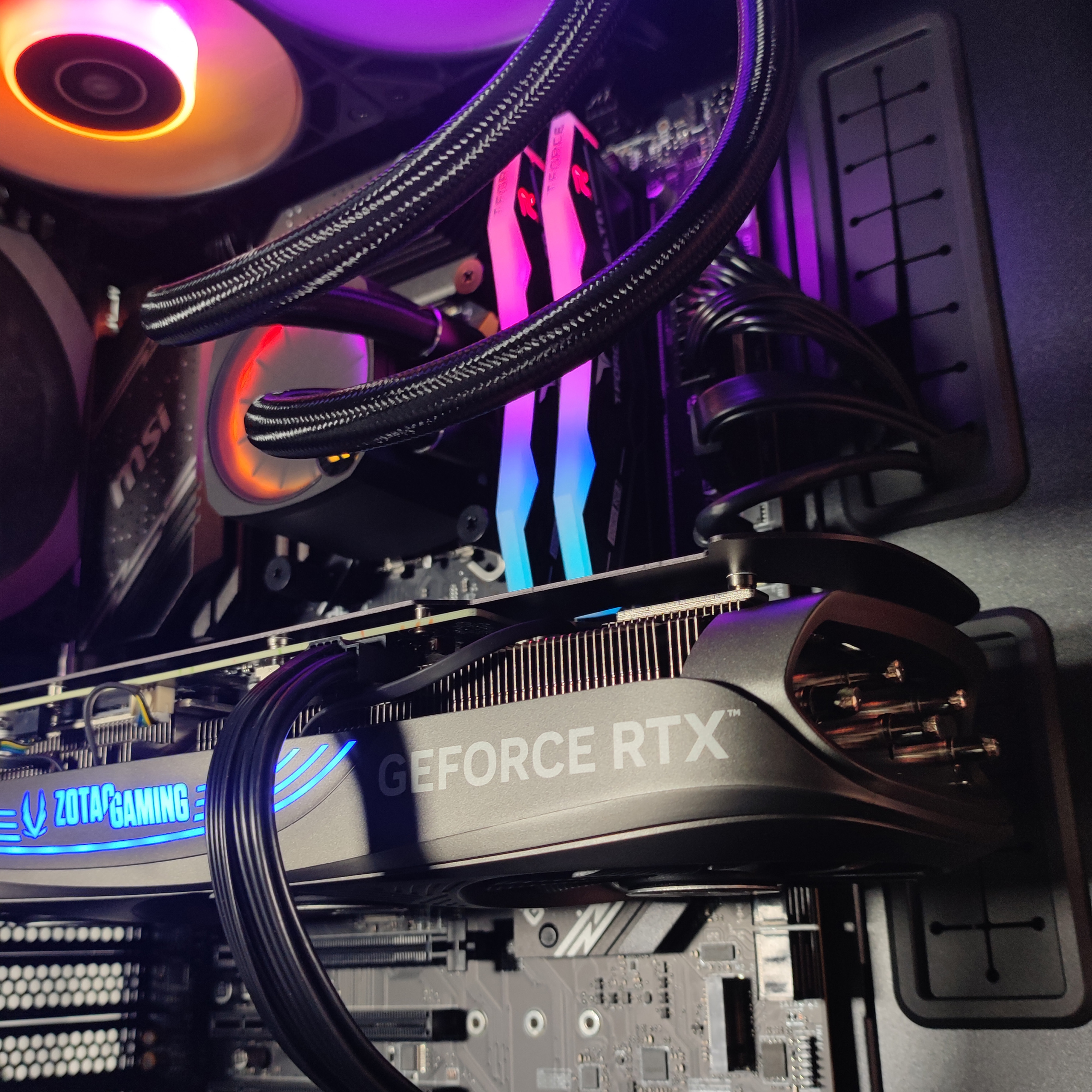 King Mod Systems - Ordenador King Mod Limited-PC Intel i5 14600KF 32GB DDR5 1TB RTX 4070 SUPER WiFi W11