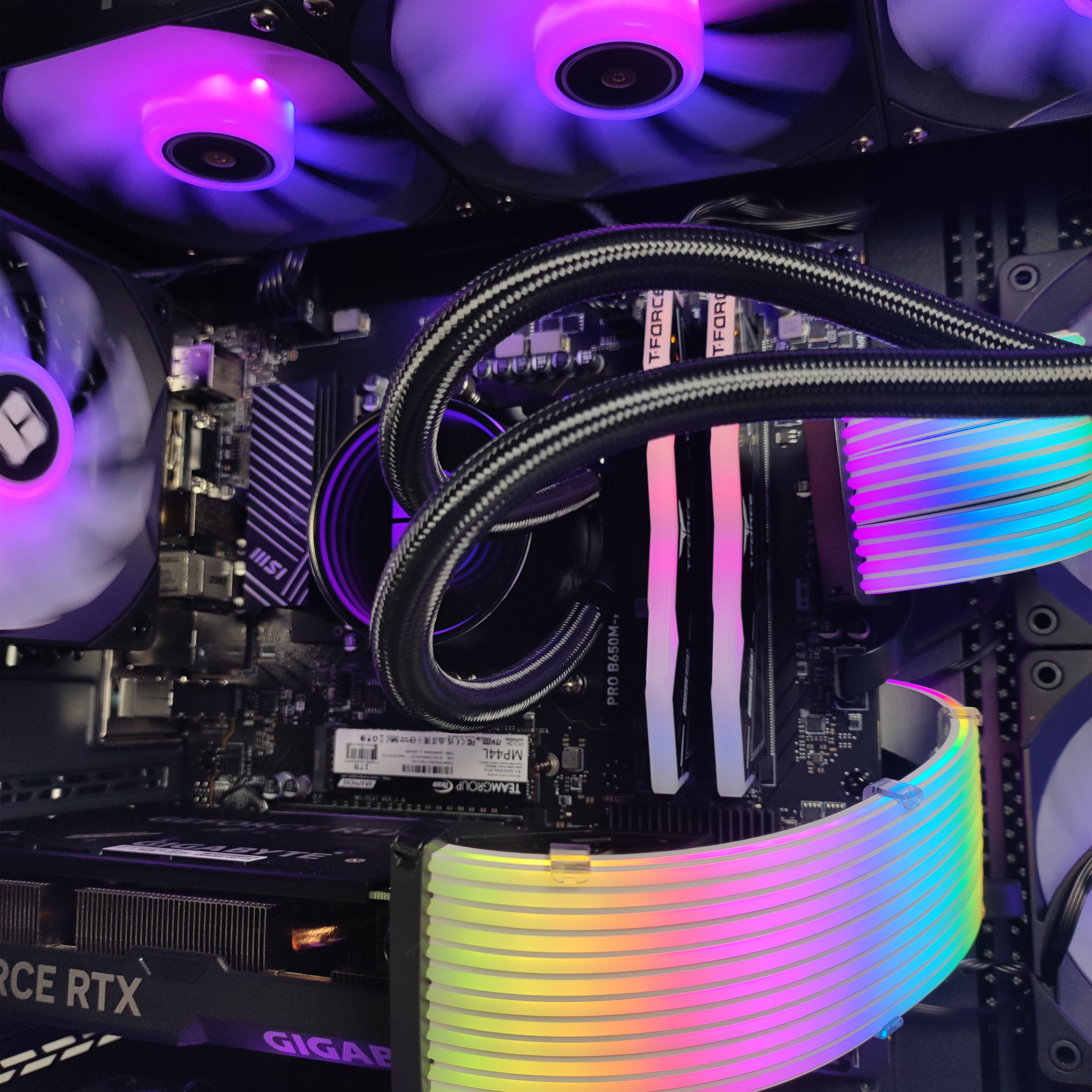 King Mod Systems - Ordenador King Mod Limited-PC Ryzen 7 7700X 32GB DDR5 1TB RTX 4060 Ti 16GB WiFi W11