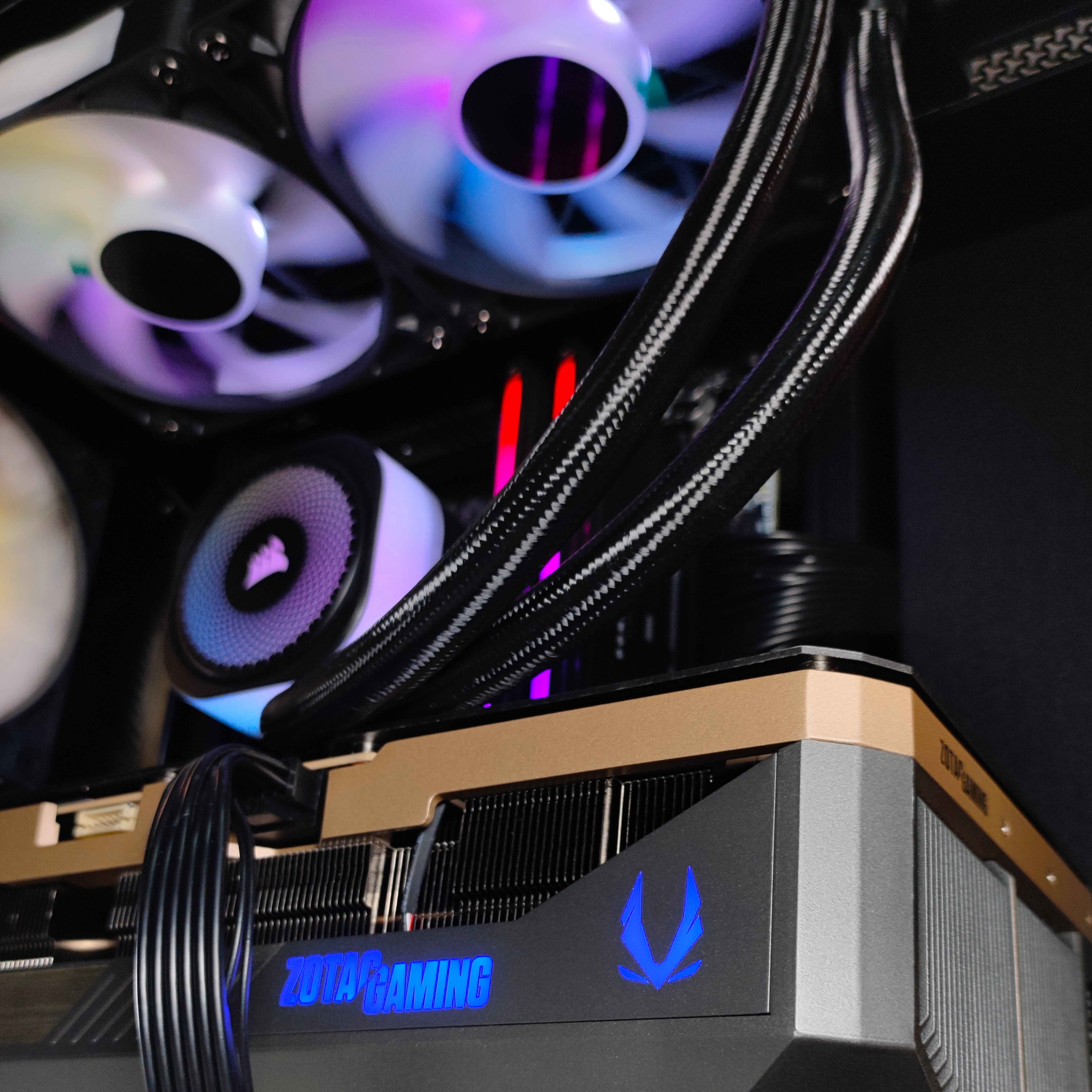 King Mod Systems - Ordenador King Mod Limited-PC Ryzen 7 9800X3D 64GB DDR5 2TB RTX 5080 WiFi W11