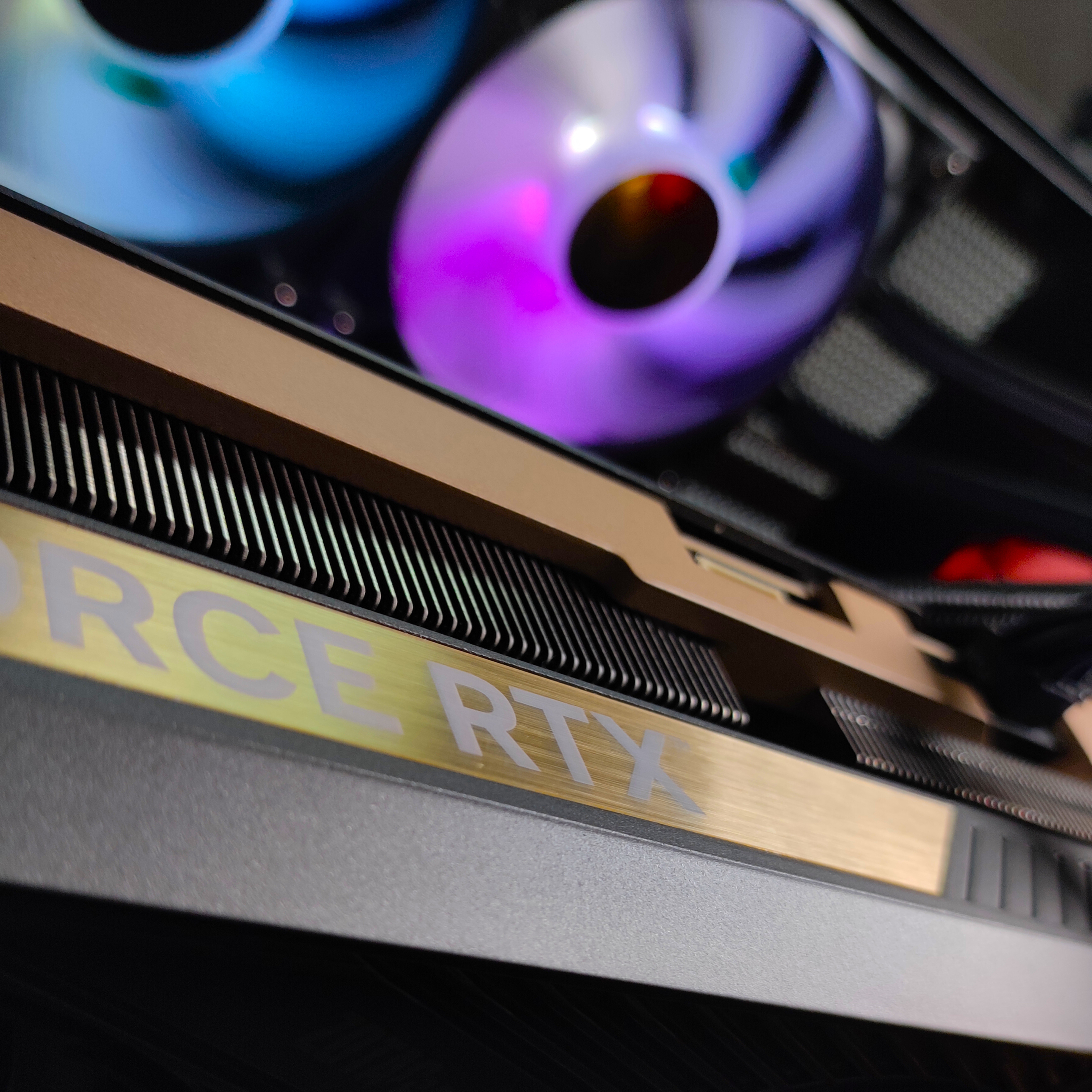 King Mod Systems - Ordenador King Mod Limited-PC Ryzen 7 9800X3D 64GB DDR5 2TB RTX 5080 WiFi W11