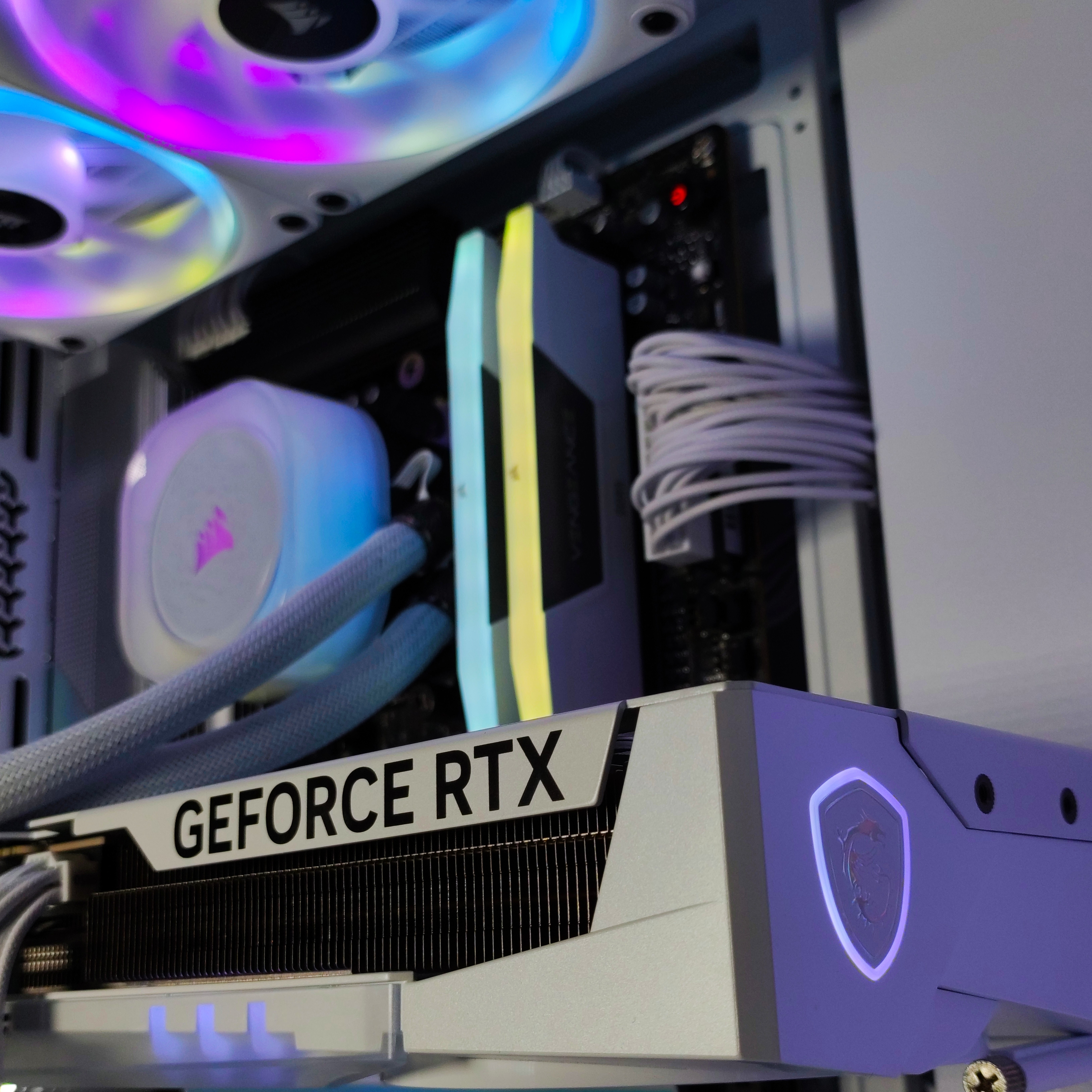 King Mod Systems - Ordenador King Mod Limited-PC Ryzen 7 9800X3D 32GB DDR5 2TB RTX 5080 WiFi W11 V3