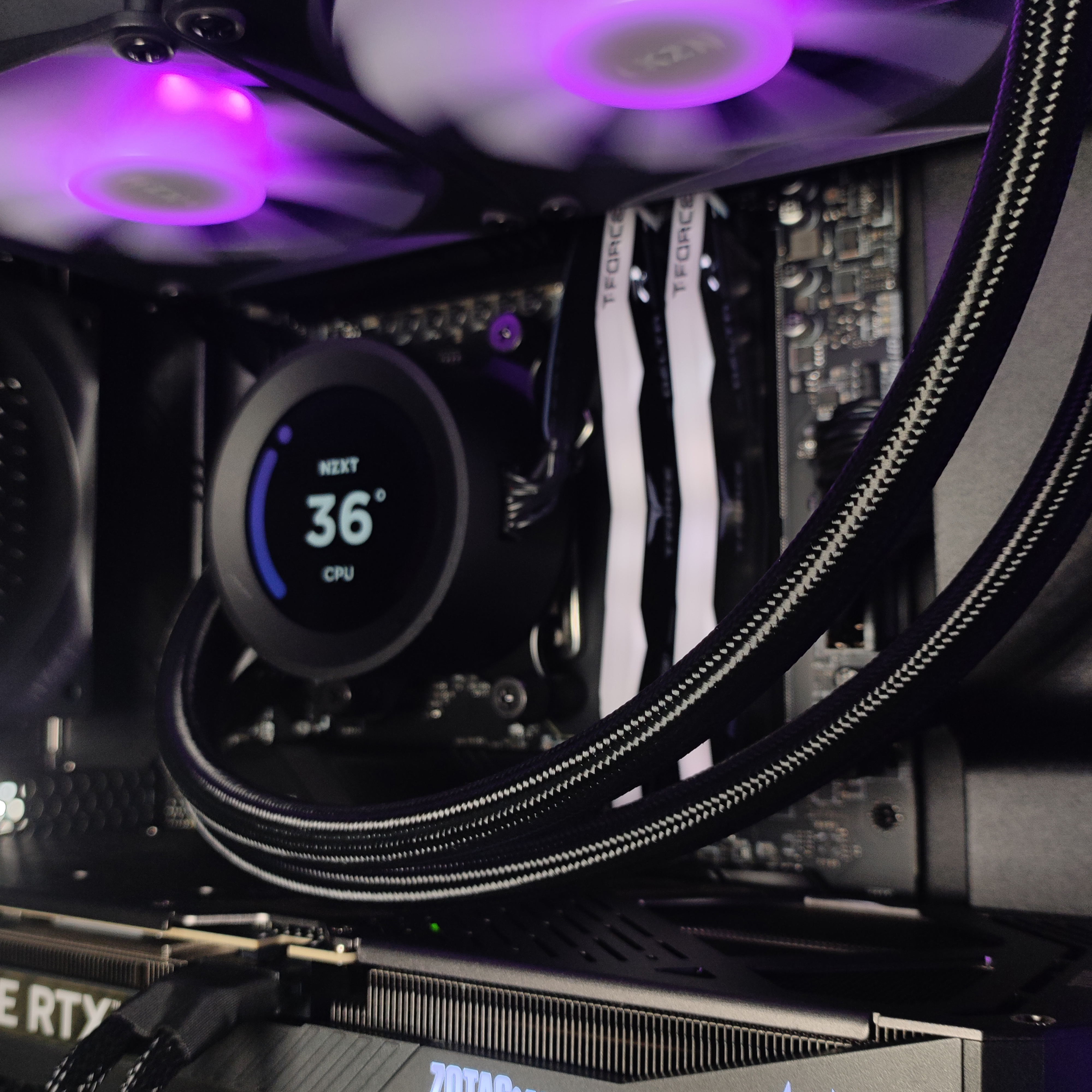 King Mod Systems - Ordenador King Mod Gamer-PC NZXT Ryzen 5 9600X 32GB DDR5 1TB RTX 5070 WiFi W11