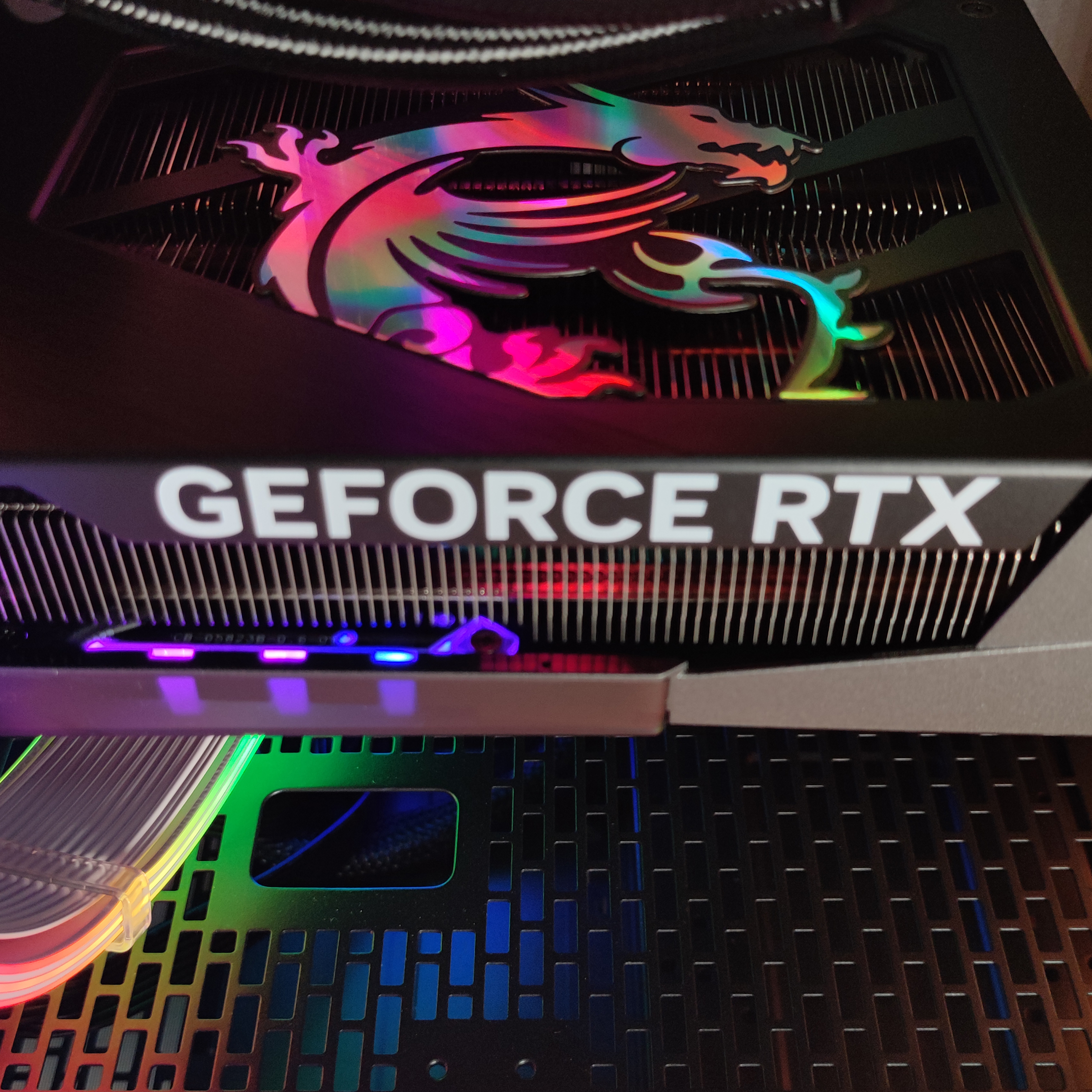 King Mod Systems - Ordenador King Mod Gamer-PC Ryzen 7 9700X 32GB DDR5 1TB RTX 5070 WiFi W11