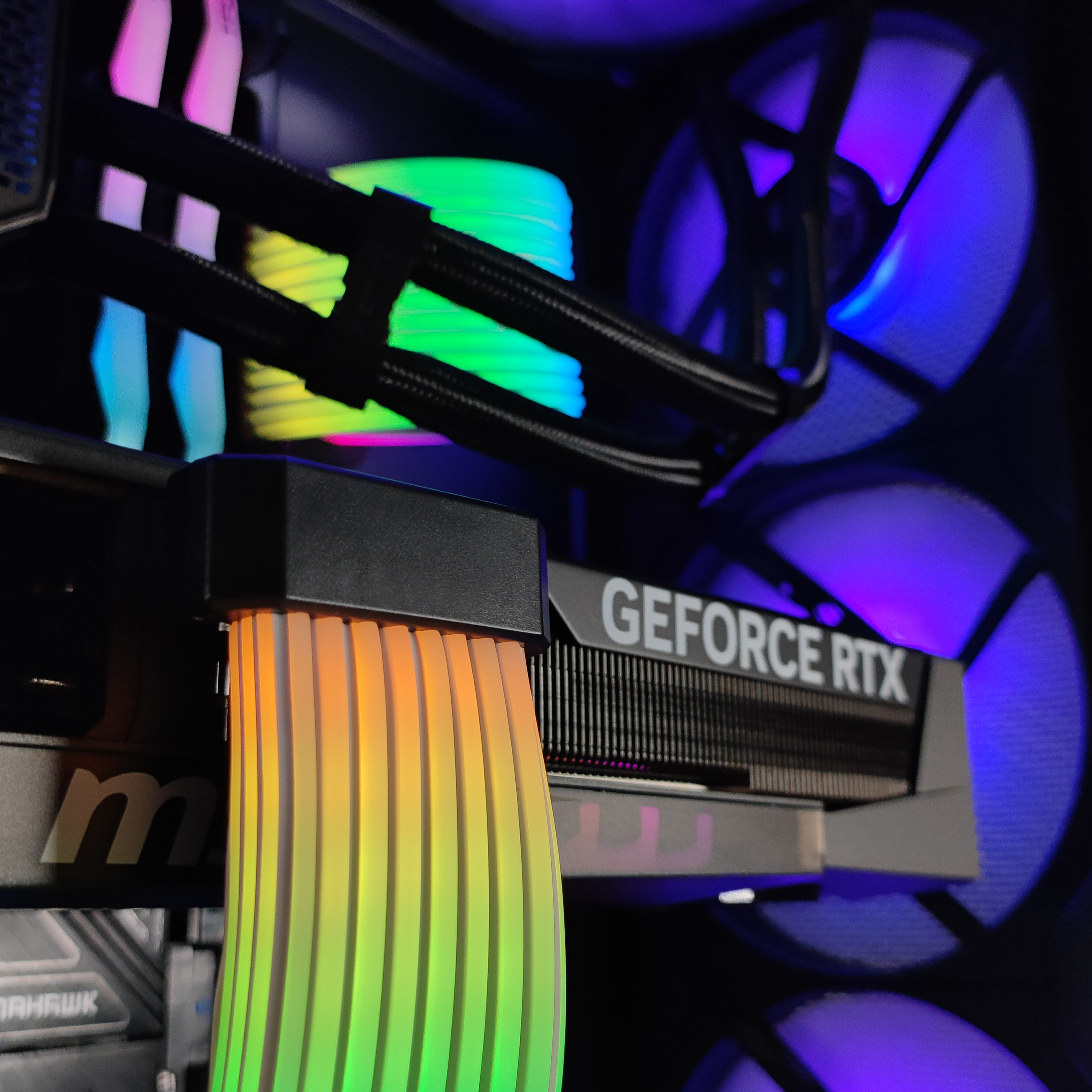 King Mod Systems - Ordenador King Mod Gamer-PC Ryzen 7 9700X 32GB DDR5 1TB RTX 5070 WiFi W11