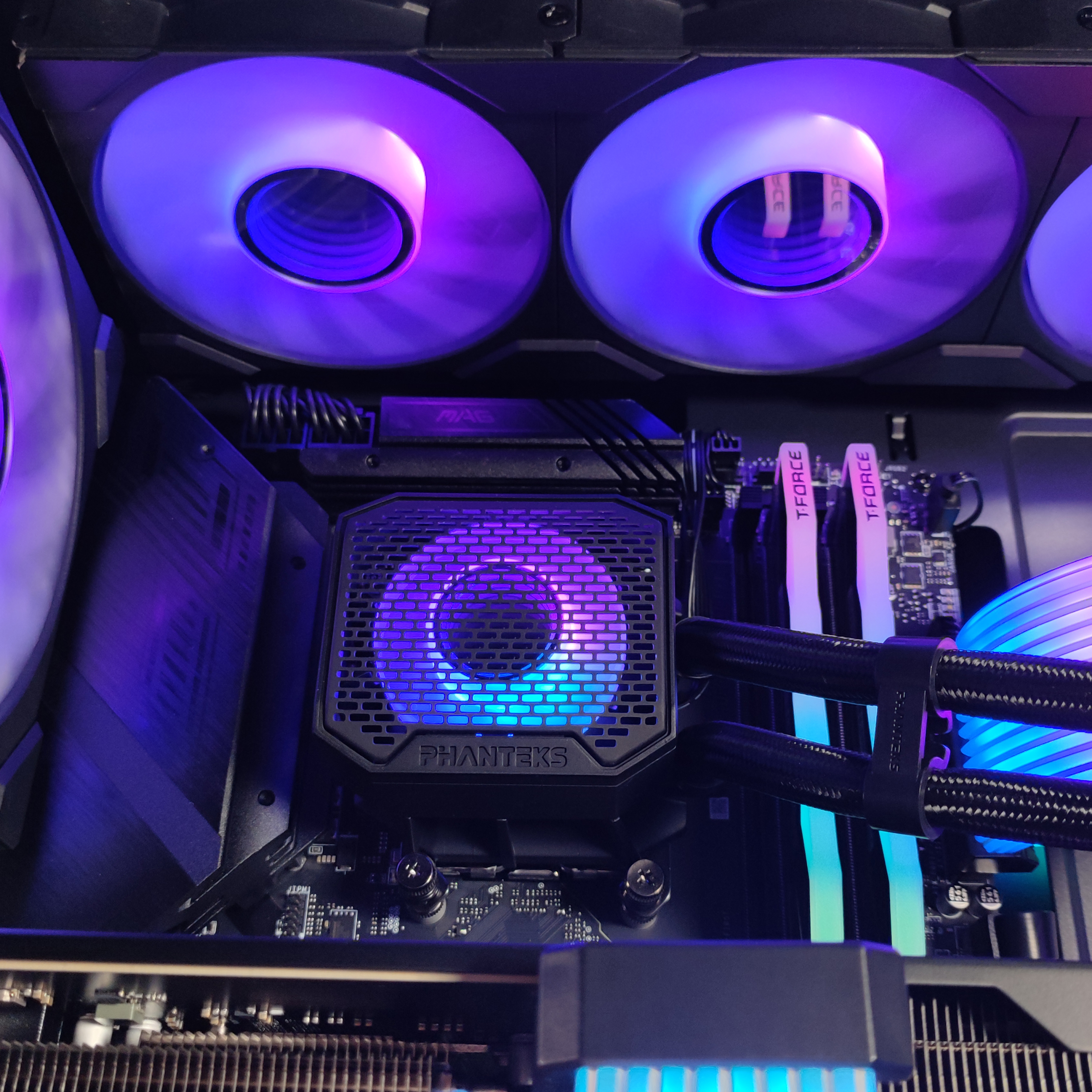 King Mod Systems - Ordenador King Mod Gamer-PC Ryzen 7 9700X 32GB DDR5 1TB RTX 5070 WiFi W11