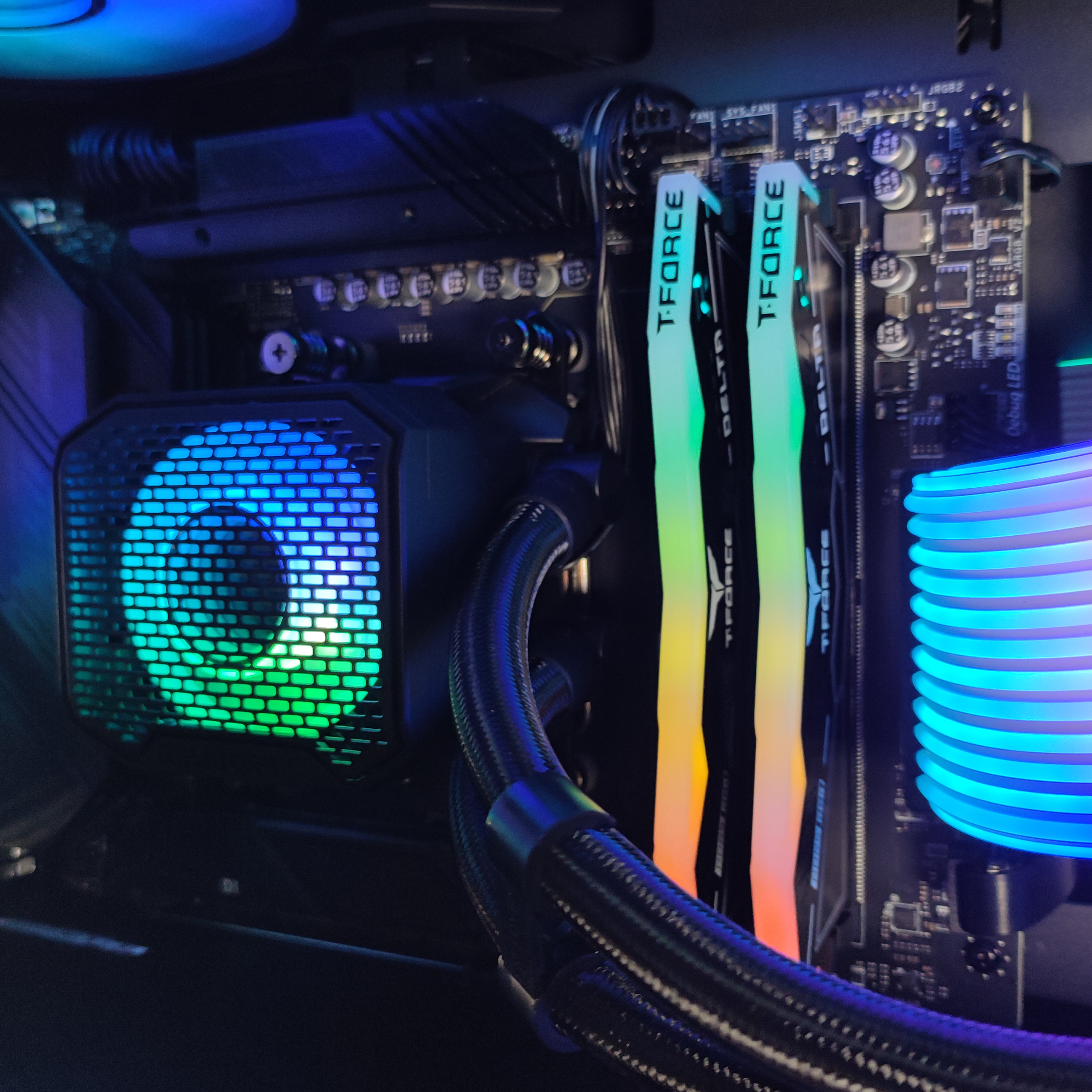 King Mod Systems - Ordenador King Mod Gamer-PC Ryzen 7 9700X 32GB DDR5 1TB RTX 5070 WiFi W11