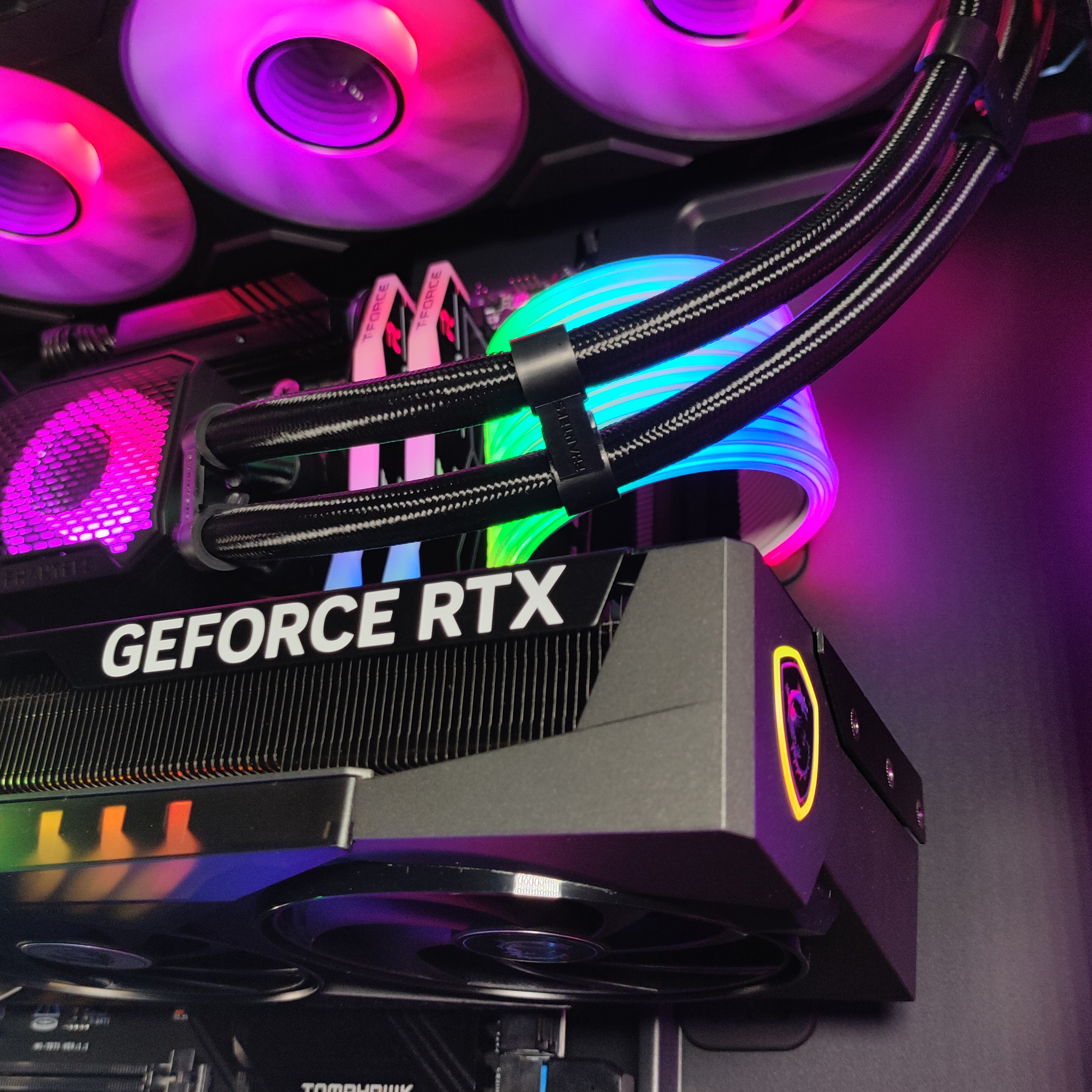 King Mod Systems - Ordenador King Mod Gamer-PC Ryzen 7 9700X 32GB DDR5 1TB RTX 5070 WiFi W11